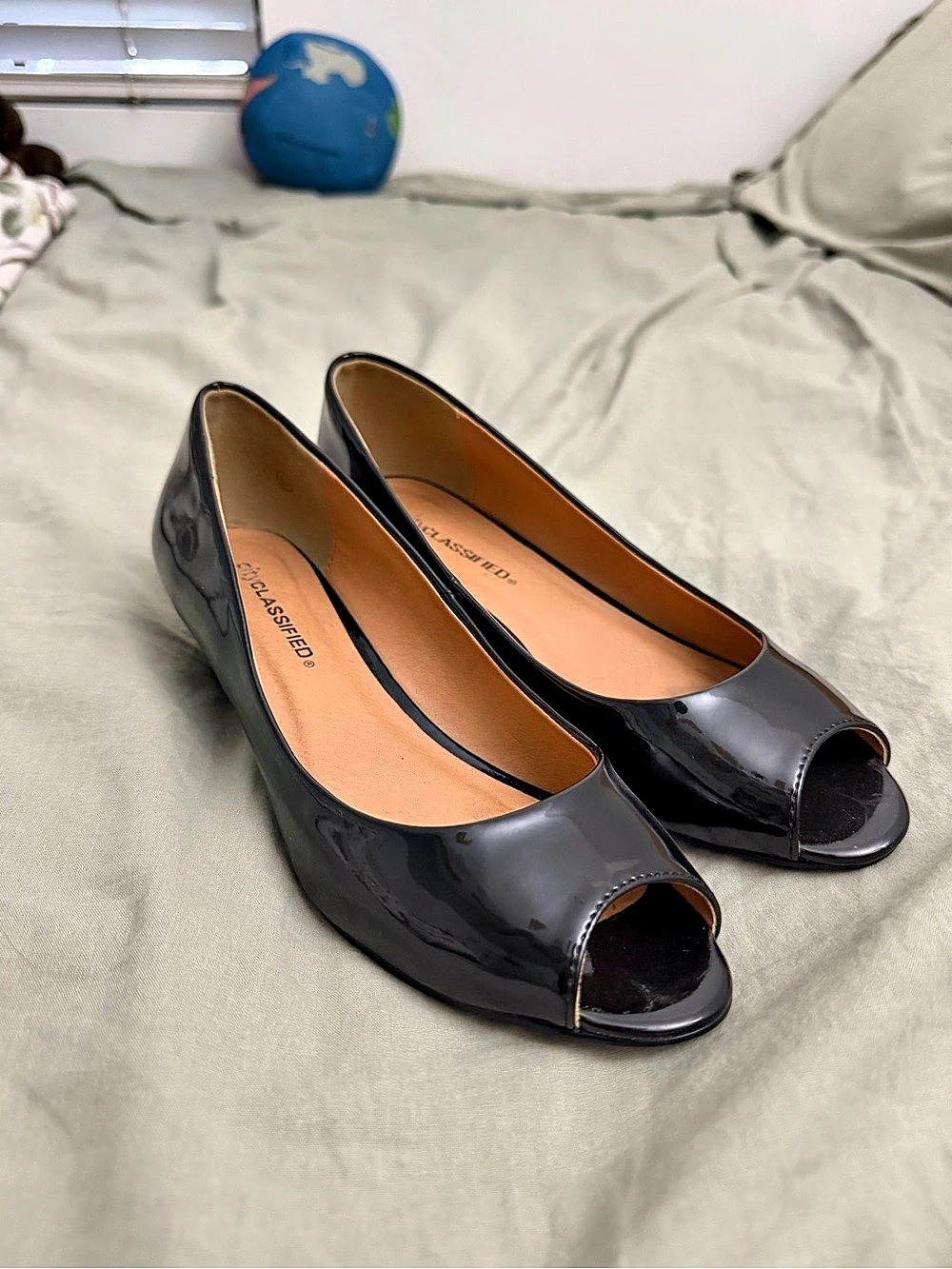 City Classified Black Patent Peep Toe Heels US 6.5